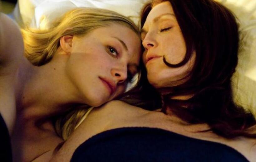 Amanda Seyfried as Chloe and Julianne Moore as Catherine in "Chloe."